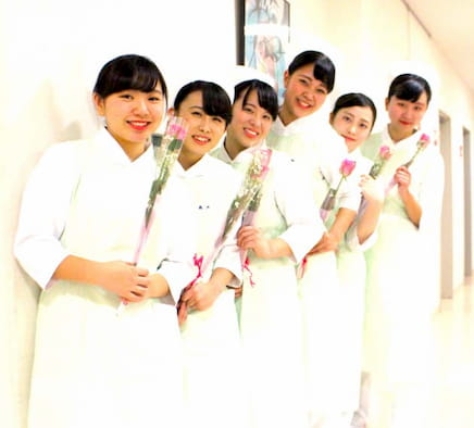 阪奈中央看護専門学校の学生たち